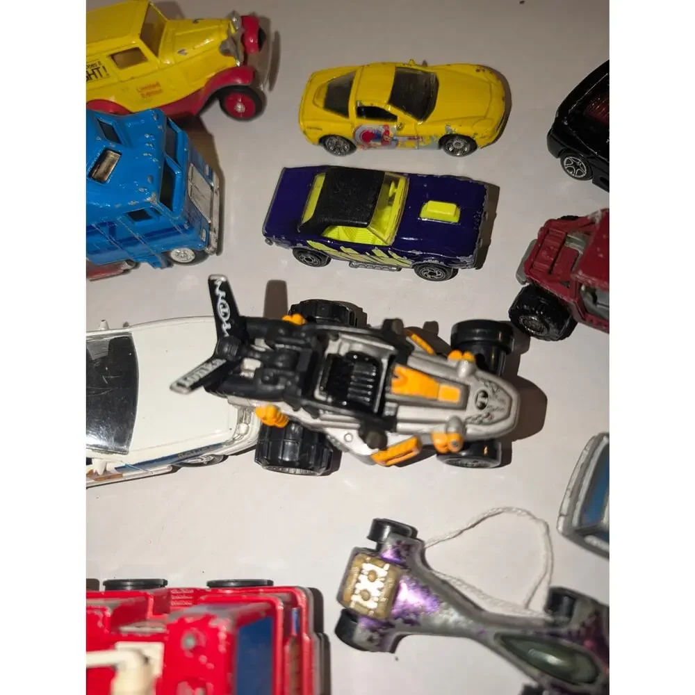 Mixed Lot 28 Vintage Diecast Cars Matchbox Hot wheel Vehicles Trucks X-Botz New